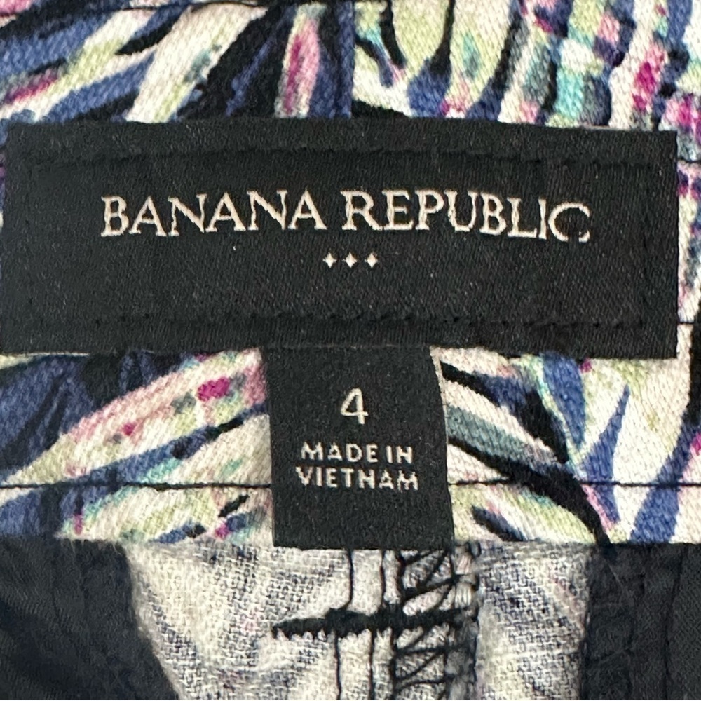 Banana Republic Leaf Print Cotton Shorts White Purple Pink Green Patch Pockets - Picture 4 of 6